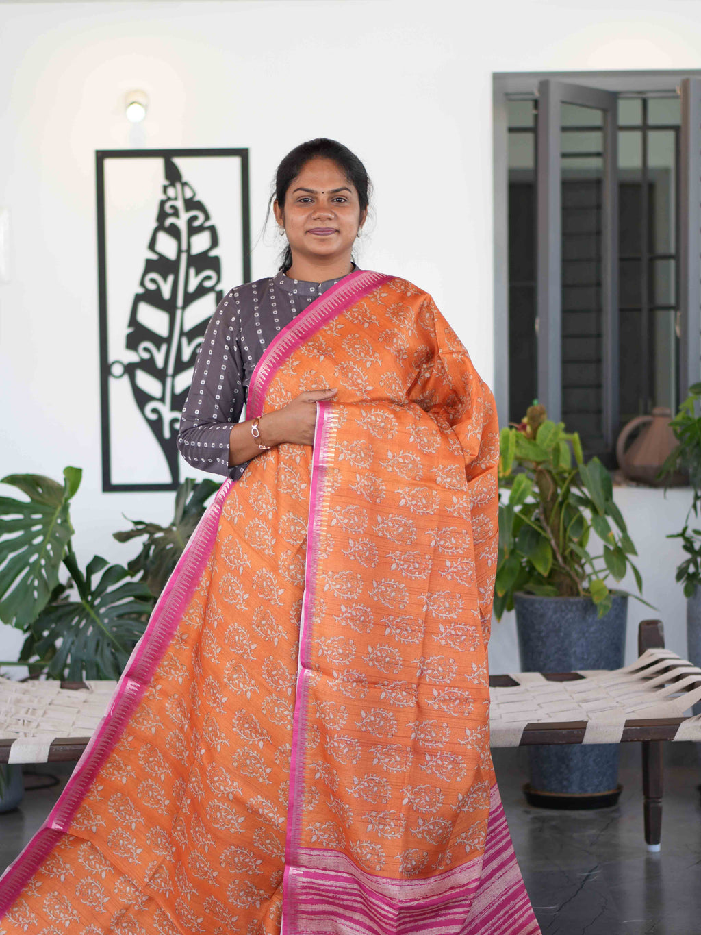 Dola Tussar Sarees Elegant Texture / SKU286 – 3