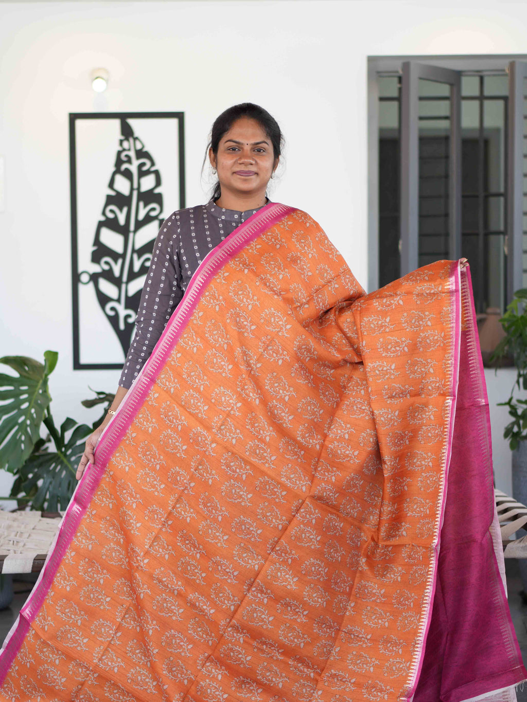 Dola Tussar Sarees Elegant Texture / SKU286 – 3