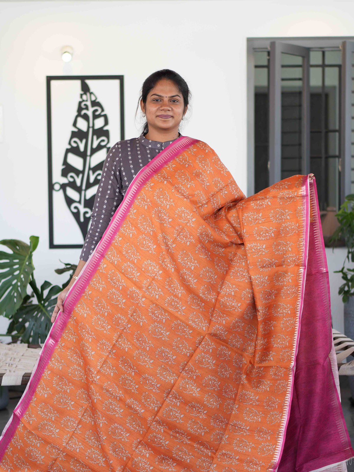 Dola Tussar Sarees Elegant Texture / SKU286 – 3