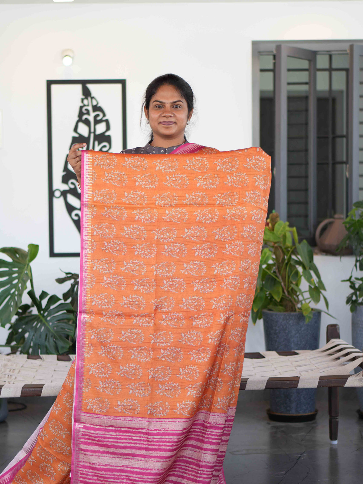 Dola Tussar Sarees Elegant Texture / SKU286 – 3