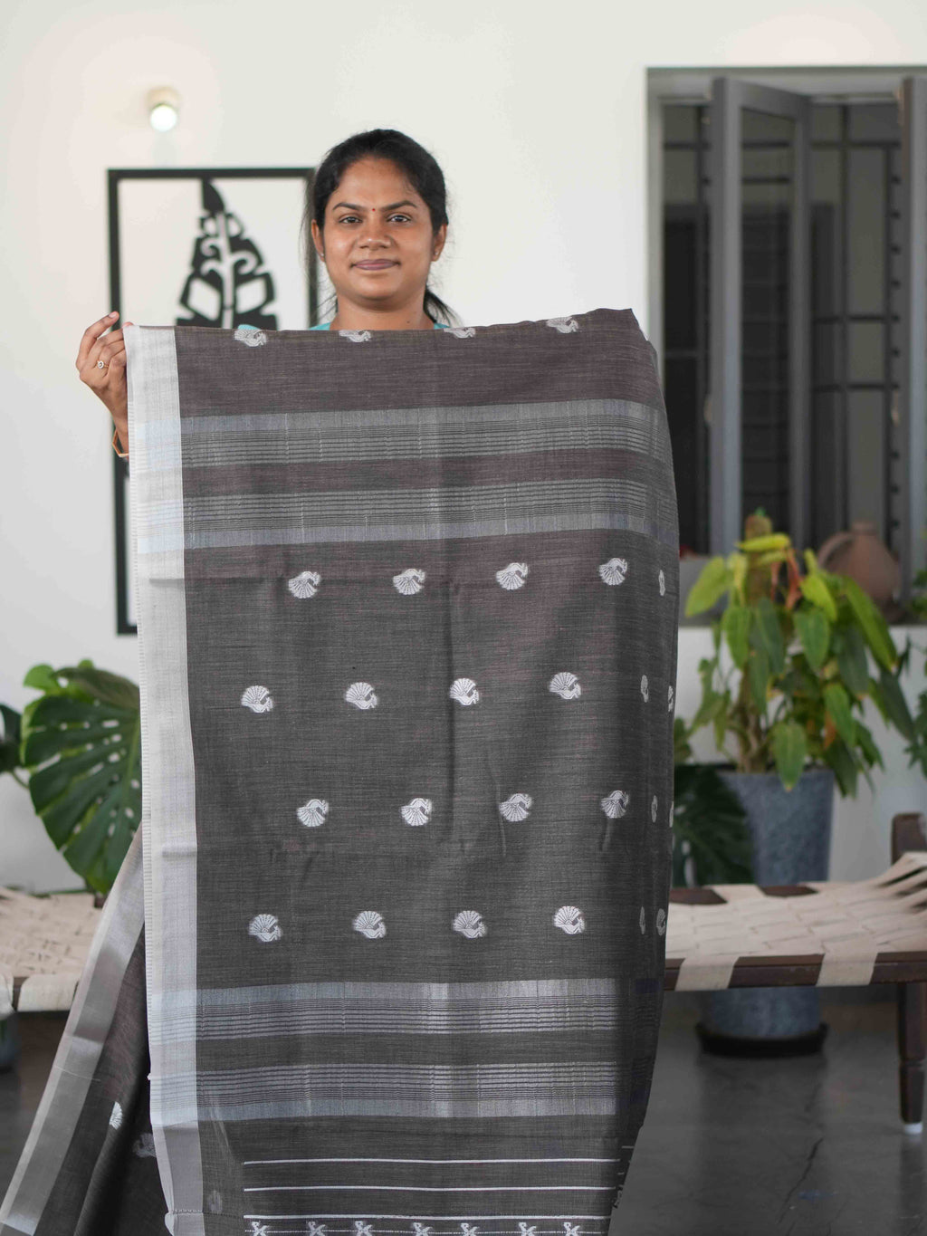 Linen Sarees Refined Grace / SKU304 – 4