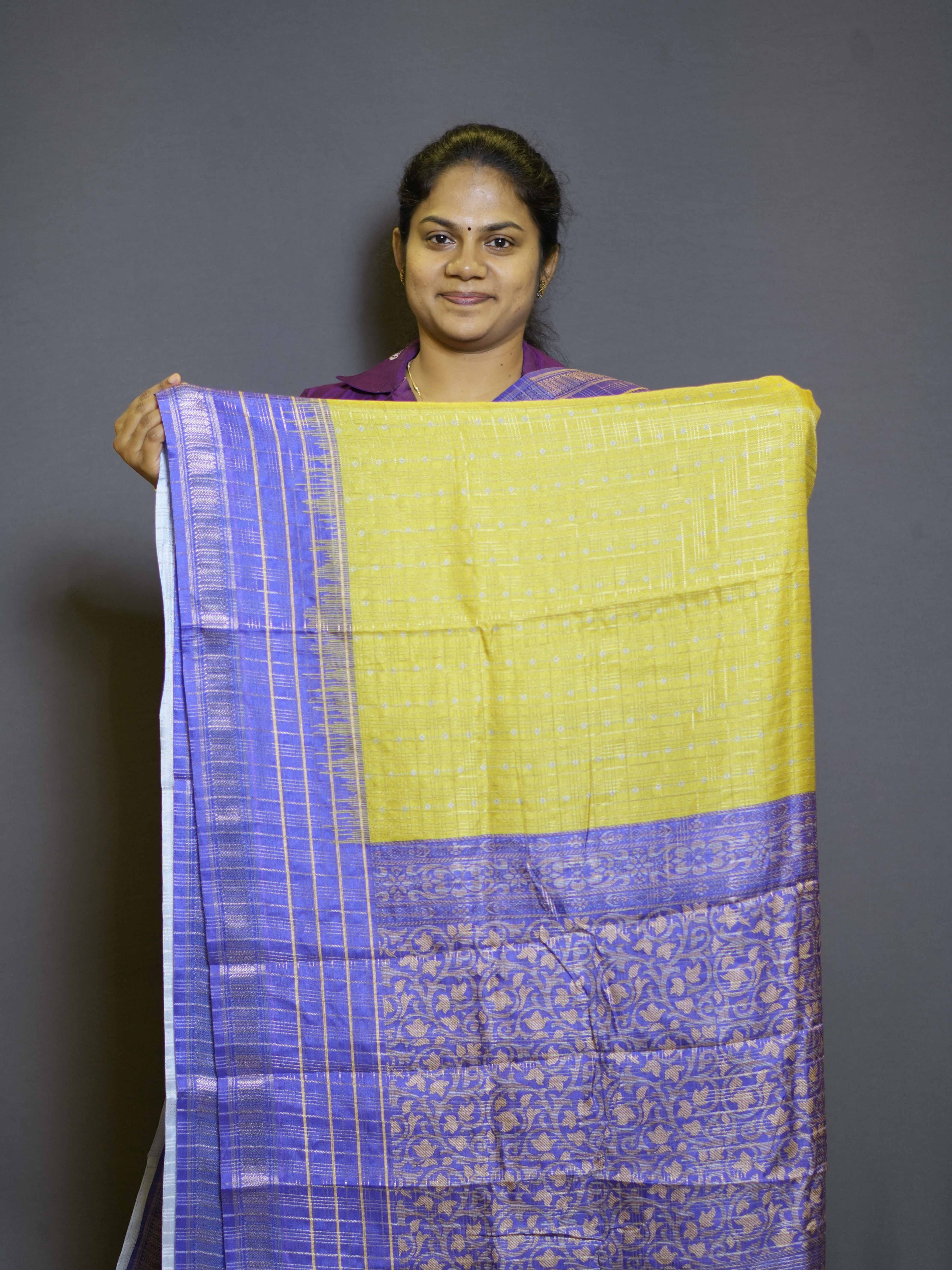 Parampara Silk Sarees Royal Charm / SKU197 – 6