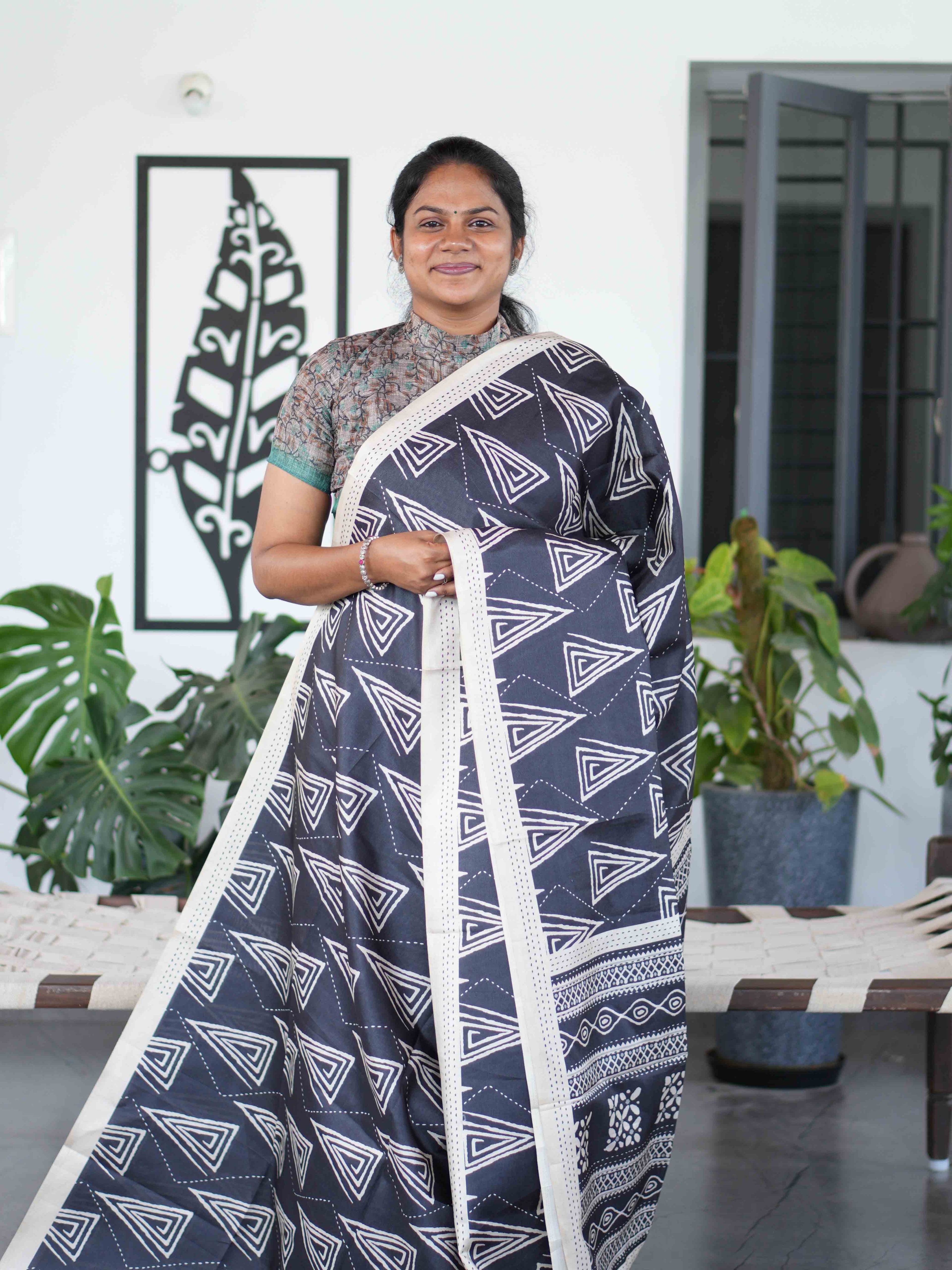 Art Printed Silk Sarees Elegant Canvas / SKU219 – 2