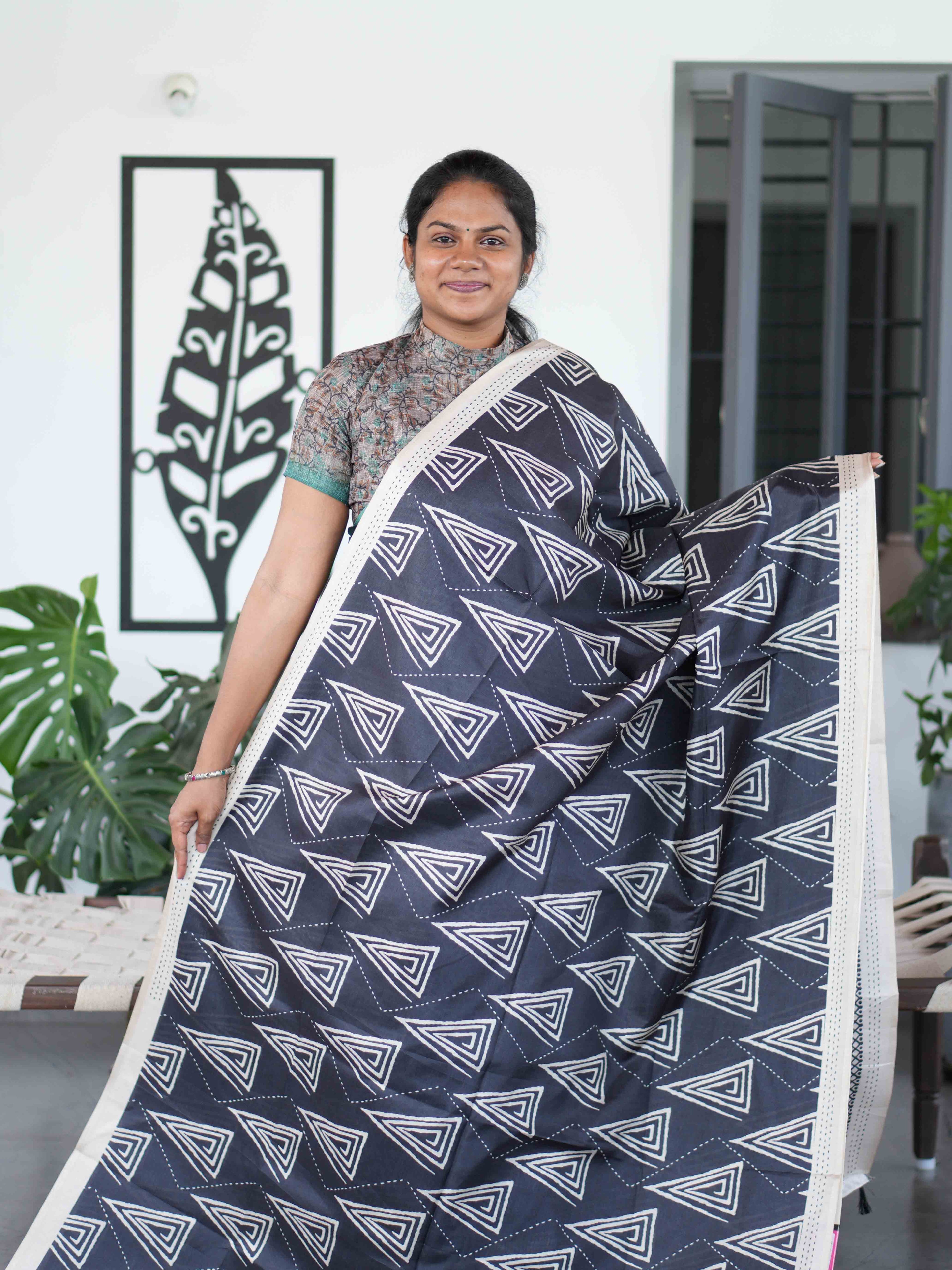 Art Printed Silk Sarees Elegant Canvas / SKU219 – 2