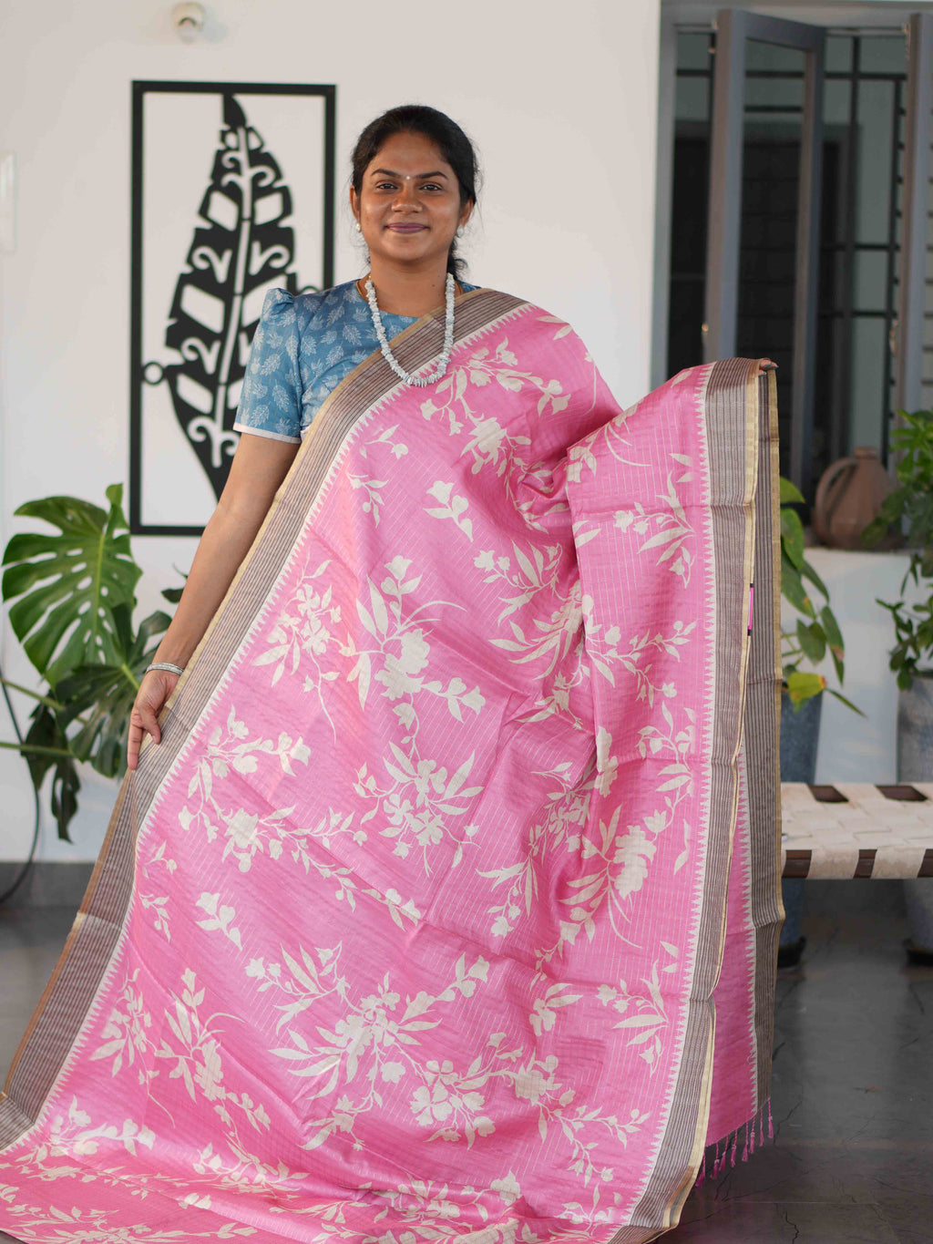 Printed Dola Tussar Sarees Classic Canvas / SKU240 – 5